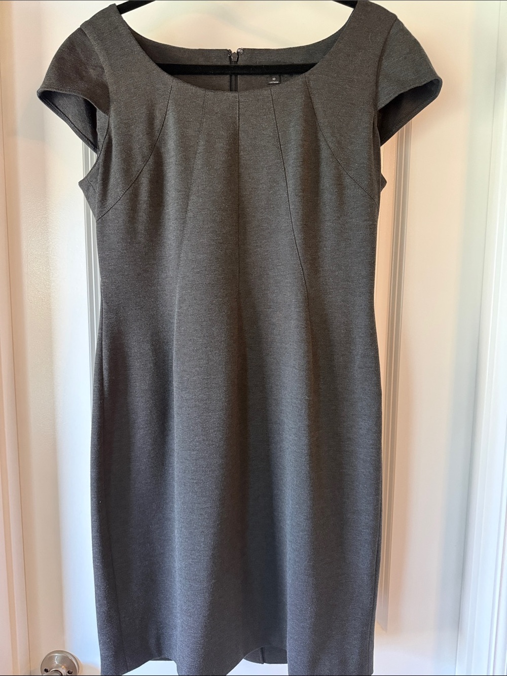 Tahari Classic Gray Cap-Sleeve Sheath Dress Size 10